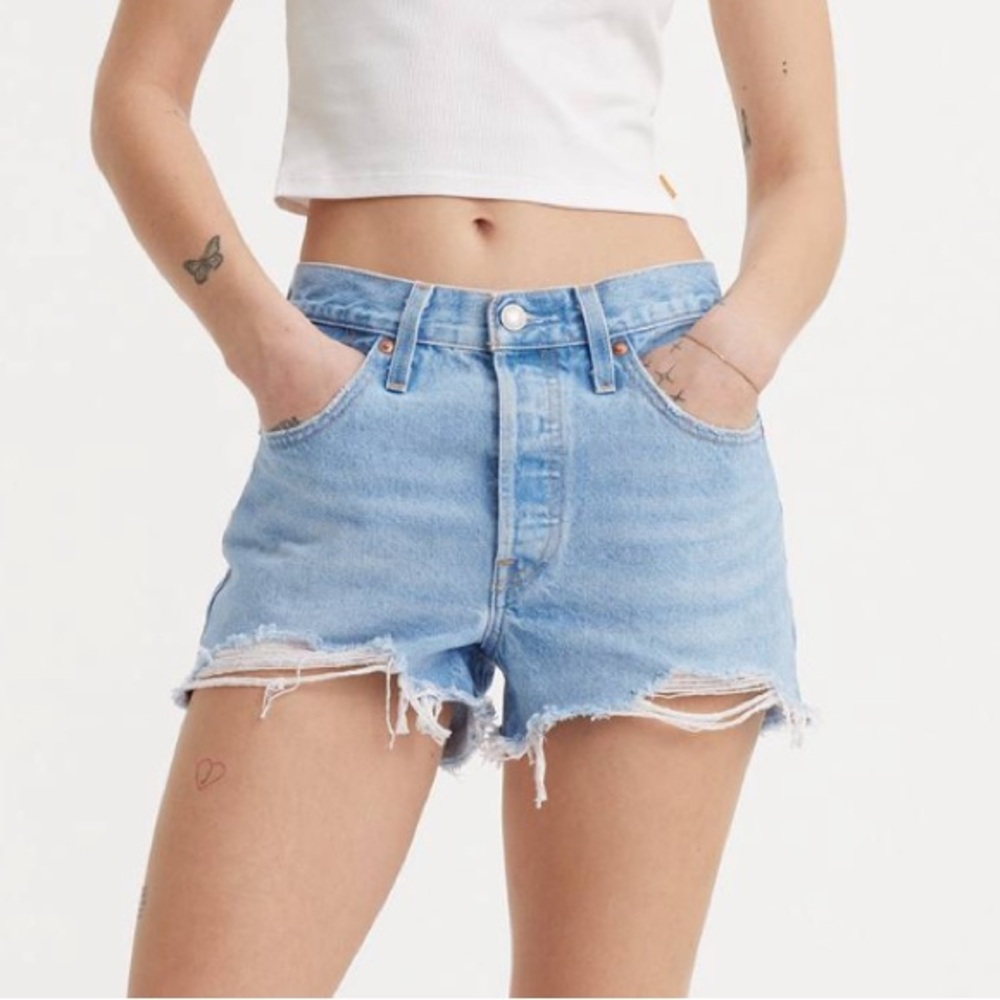 Levi’s 501 Original Fit High Rise Shorts in Luxor Heat Light Wash, Size 27